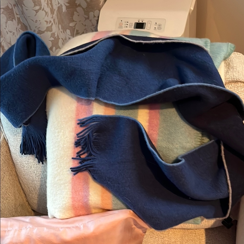 V Fraas woolNavy Blue Fringe Scarf